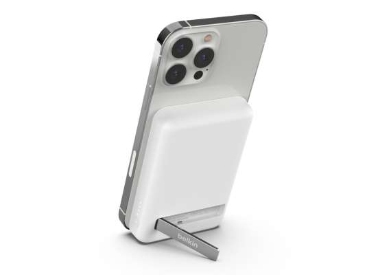 Belkin BoostCharge Magnetic Wireless 5000mAh Power Bank with Stand