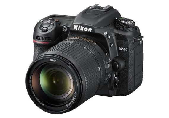 Nikon D7500 Digital Camera with 18-140mm Lens
