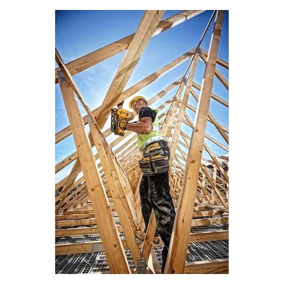 Dewalt DCN692P2QW 18V 5AH Brushless Cordless Nailer, 2 image